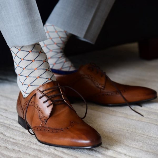 What Color Socks With a Light Gray Suit - Dasher Moutica