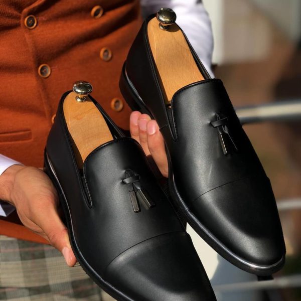 How to Wear Black Shoes With Khaki Pants Best Guide of 2021