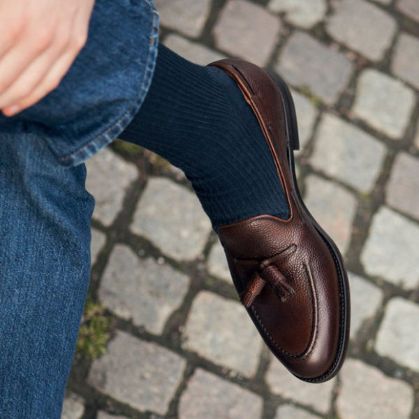 How to Wear Socks With Loafers - Best Style Guide For 2021