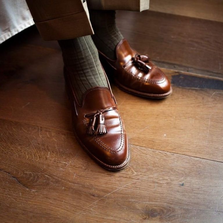 How to Wear Socks With Loafers Best Style Guide For 2021