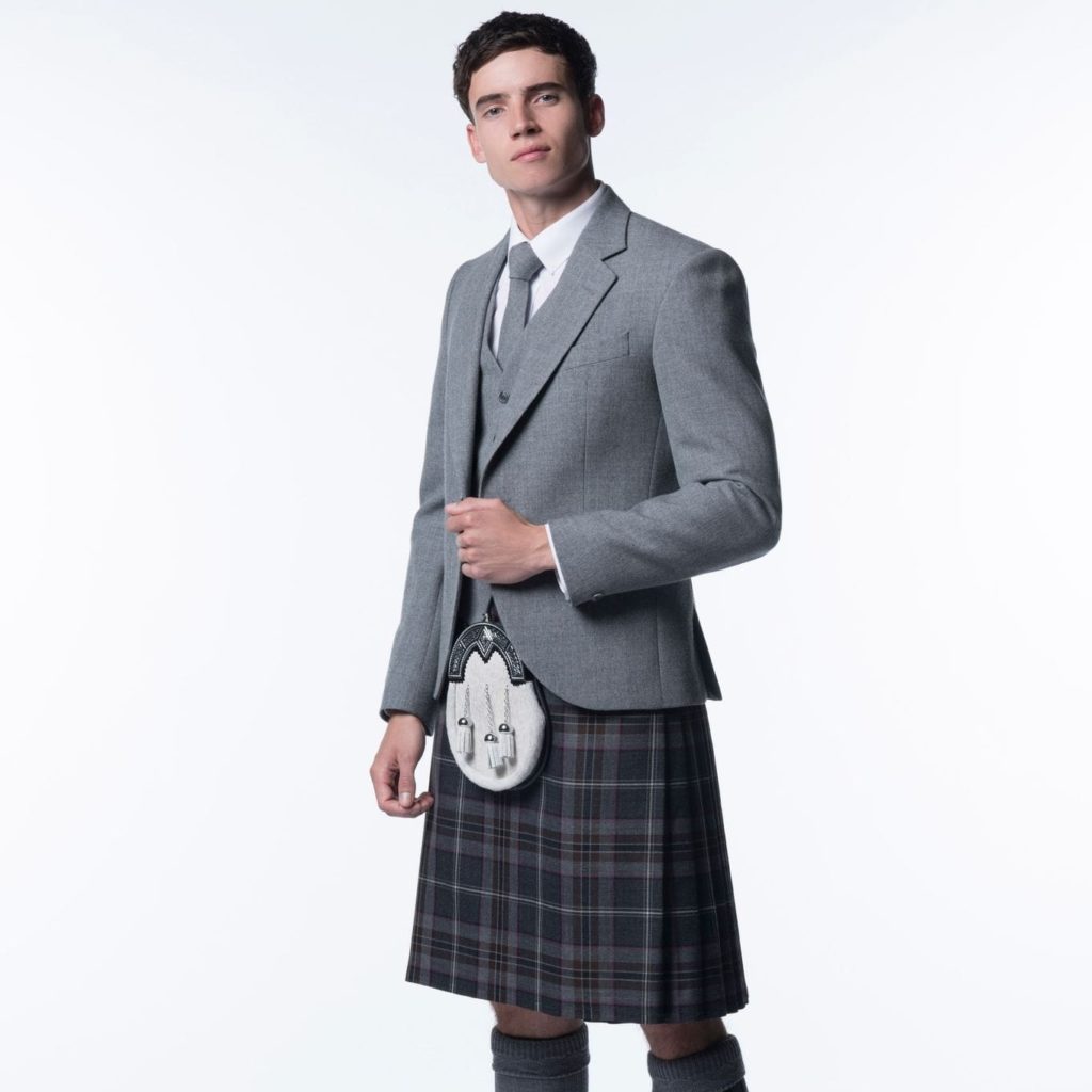 Cómo usar una falda escocesa y lucir increíble 