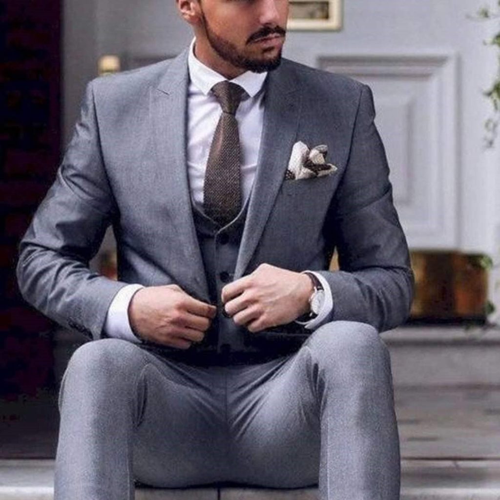 does a light grey suit go with brown shoes