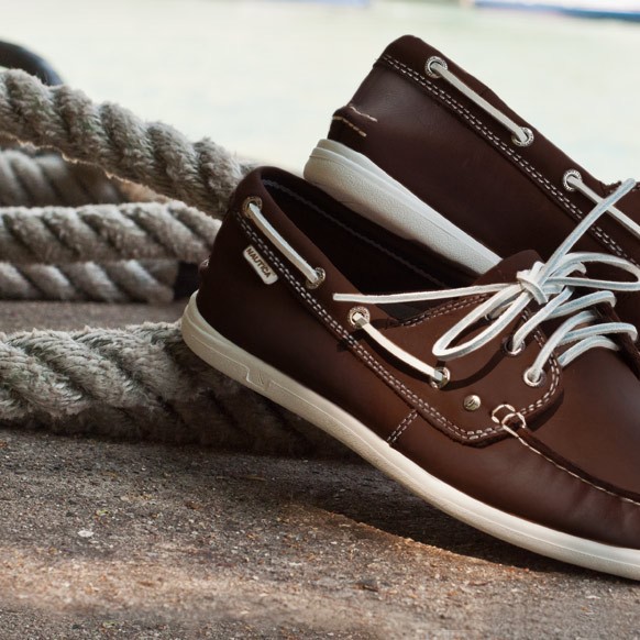 Wearing Socks With Boat Shoes Best Style Guide for 2021