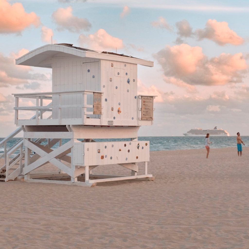 Wearing Socks With Boat Shoes Best Style Guide for 2021