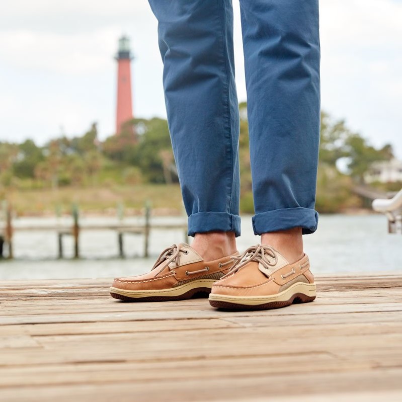 the-best-way-to-wear-boat-shoes-flat-socks