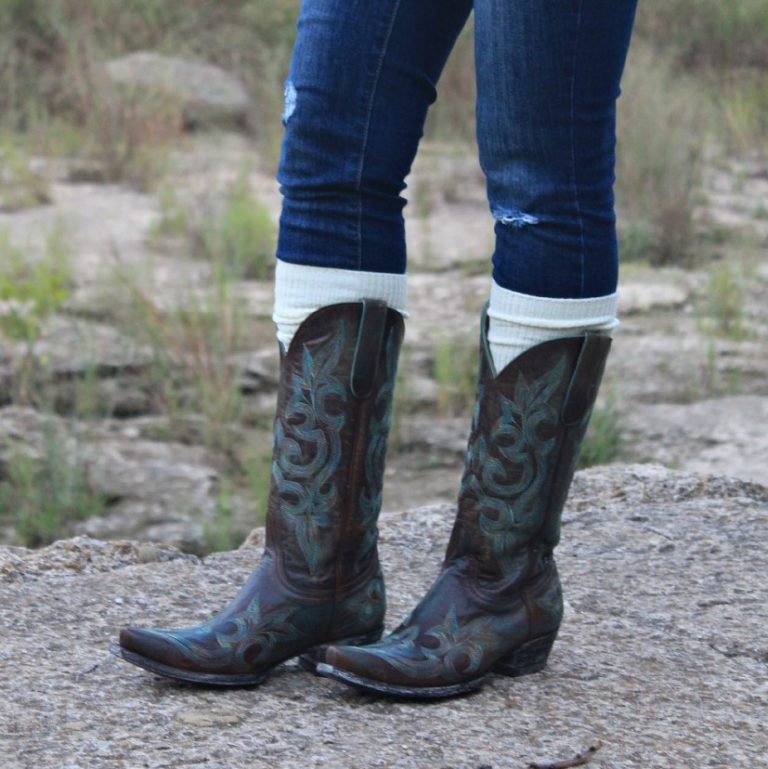 Wearing Socks With Cowboy Boots Best Style Guide for 2021