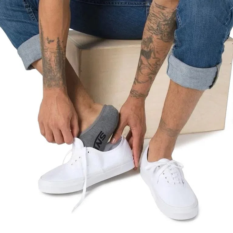 how-to-wear-socks-with-vans-best-style-guide-for-2021