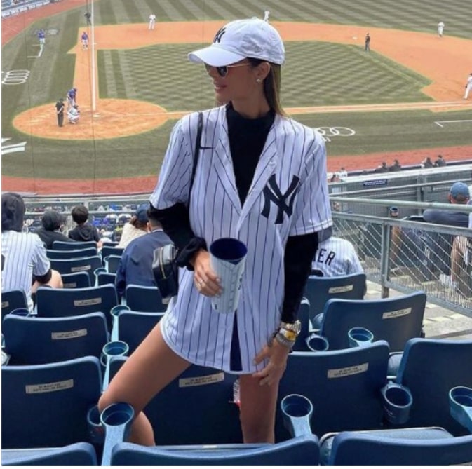 Baseball jersey outfits, Baseball game outfits ideas what to wear for  baseball games, Aantrekkelijk 22 Modellen 