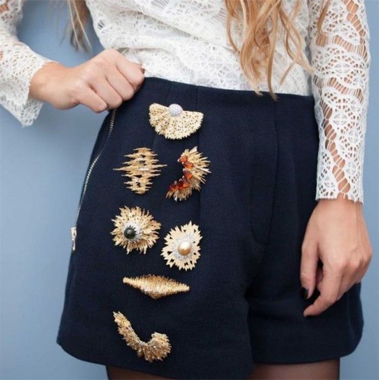how to wear a shawl with a brooch