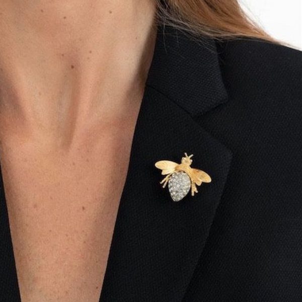 how to wear a shawl with a brooch
