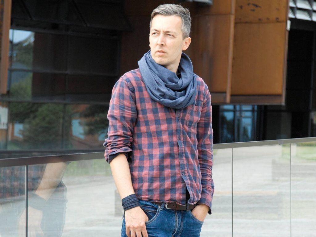 How To Wear An Infinity Scarf 7 How To Wear an Infinity Scarf