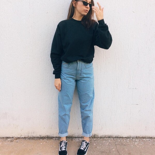 How to Wear Mom Jeans