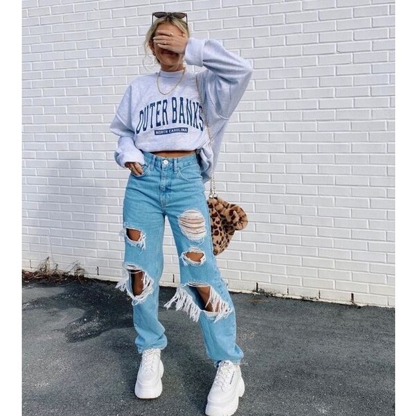 cute ways to style mom jeans