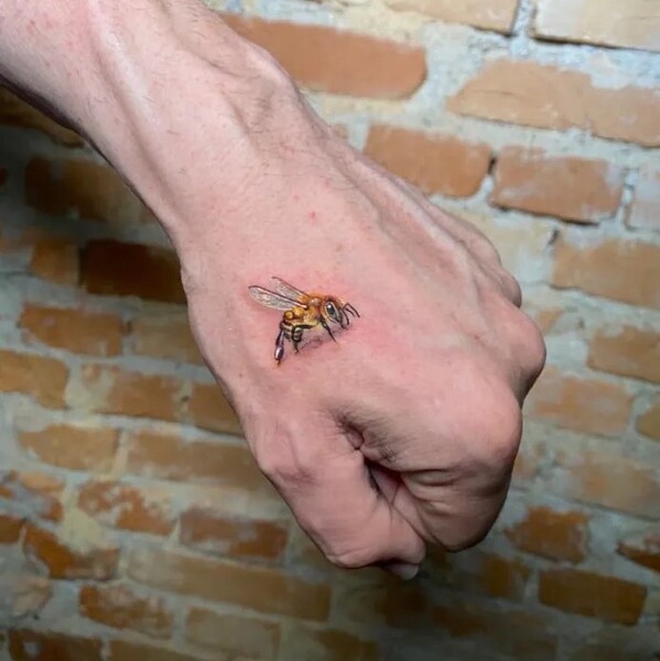 30 Best Bumblebee Tattoo Ideas 