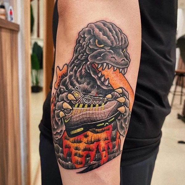 Godzilla哥吉拉⚡️⚡️ #godzilla #tattoo #tattooart #coffincricketink #blackwork  #blackworktattoo #singleneedle #ink #blxckwork #... | Instagram