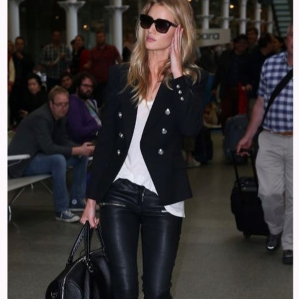 What To Wear To The Airport