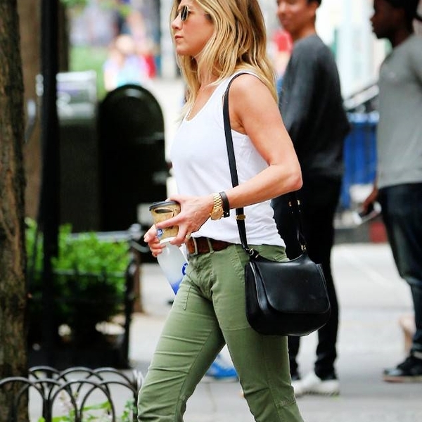 What To Wear With Green Pants
