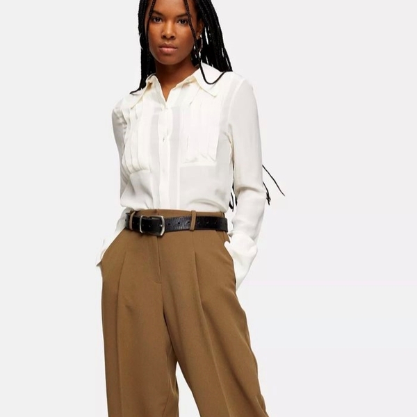 What To Wear With Khaki Pants (14 Everyday Outfits) | tyello.com
