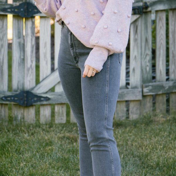 What To Wear With Grey Jeans Read This First