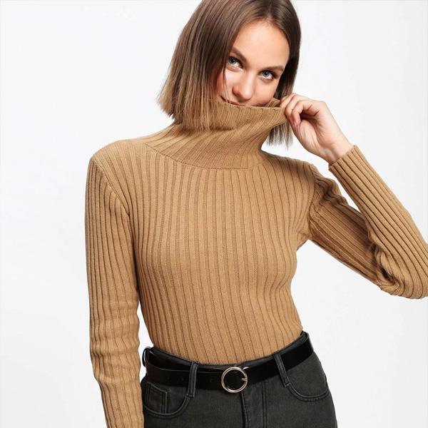 THE TURTLENECK YOU CAN WEAR WITH ANYTHING — WEARS KELLY