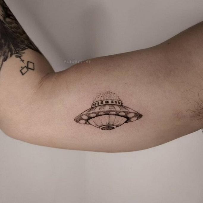 63 Weird Alien Tattoo Ideas [2024 Inspiration Guide]