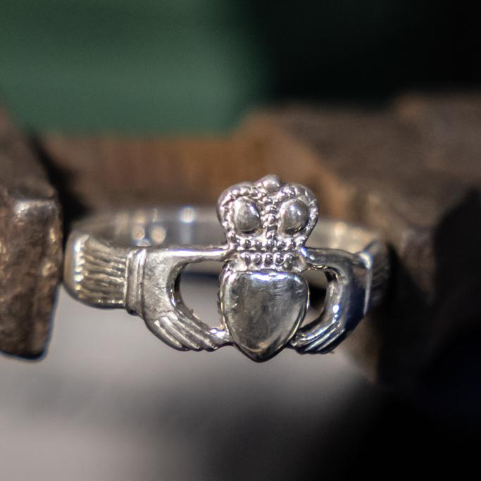 How To Wear A Claddagh Ring