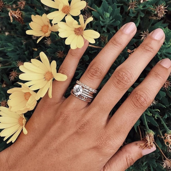 How To Wear A Wedding Band And Engagement Ring