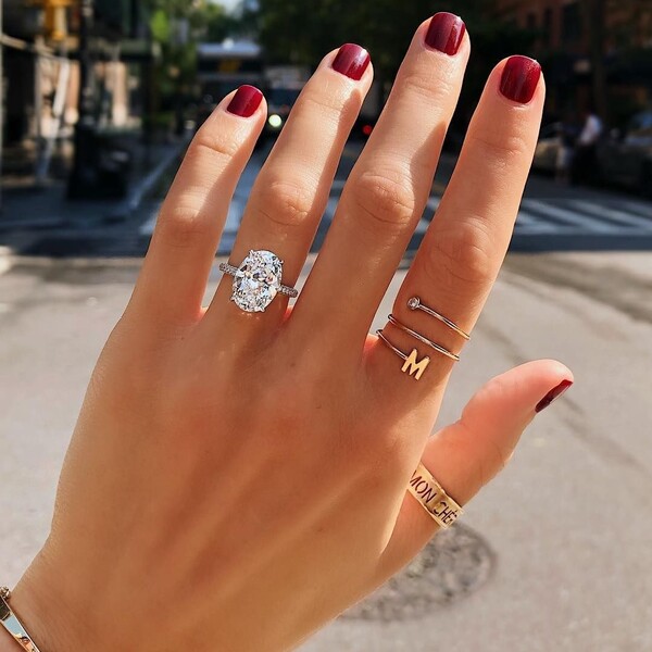 How To Wear A Wedding Band And Engagement Ring