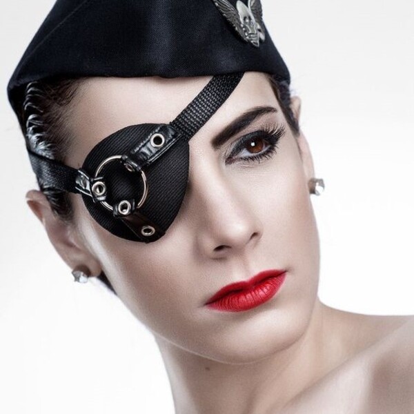 How To Wear An Eye Patch