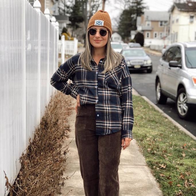 https://soxy.com/blogs/wp-content/uploads/2022/09/What-To-Wear-with-Corduroy-Pants-23.jpg