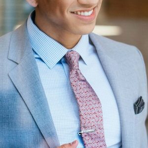 how to wear a long tie