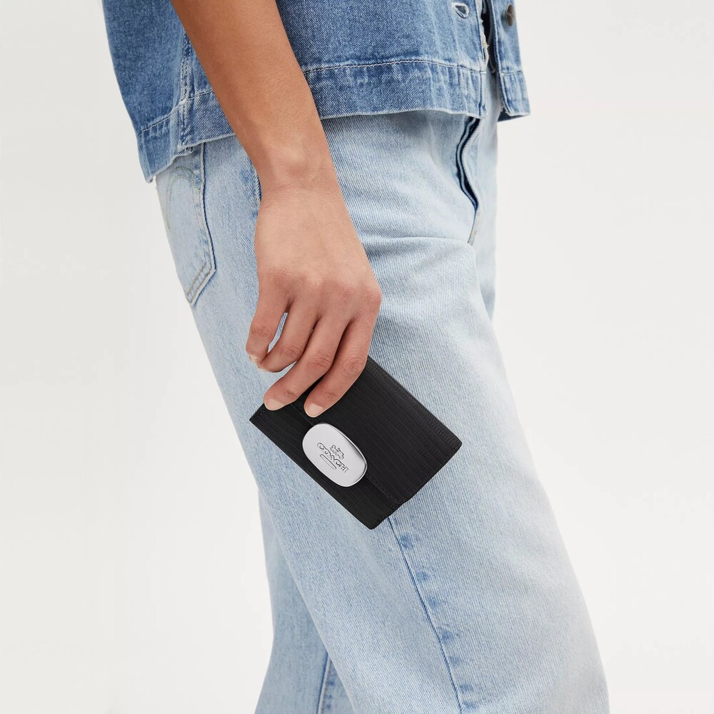 Accessorize in Style: The Must-Have Wallets for Spring 2024